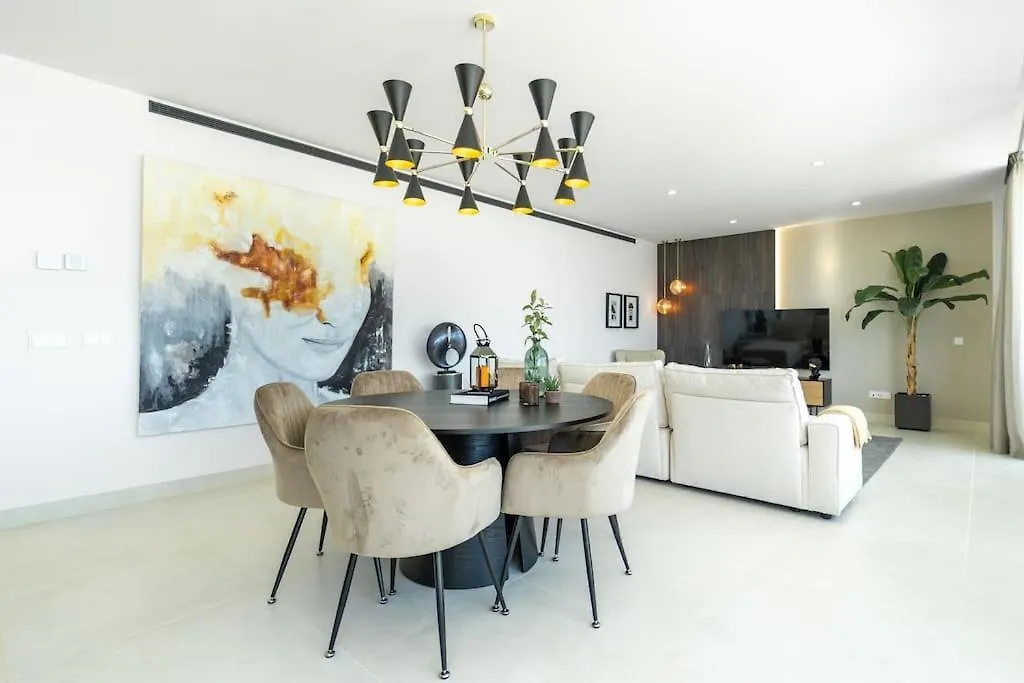Higueronrentals Seashell Malaga Apartment