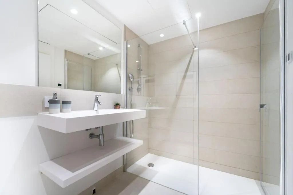 Higueronrentals Seashell Malaga Apartment